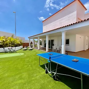 https://villa-with-private-pool-sea-views-and-free-wifi.adeje-hotels.com