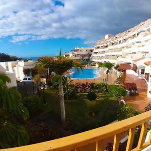 https://lovely-apartment-close-to-beach-and-all-amenities.adeje-hotels.com